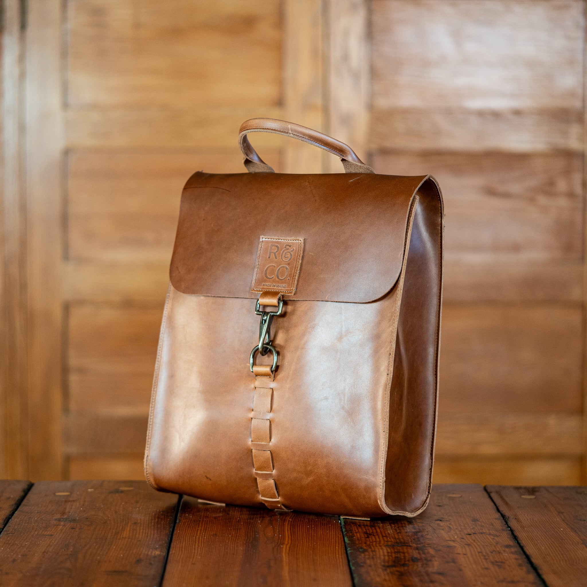 building block leather backpack 1.1 Organized Interior A padded compartment secures your laptop or tablet Building Block | Rucksack