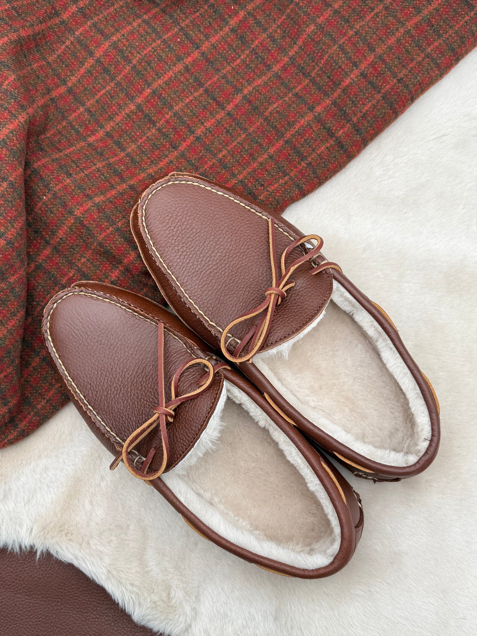 Freeman Slipper - Moose Cognac - Beige Shearling